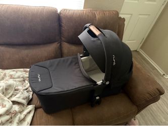 Nuna bassinet