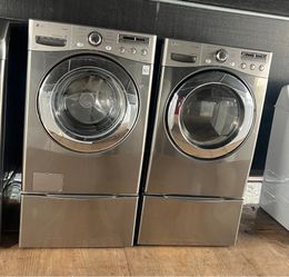 Lg front load washer & dryer set : todo le funciona perfecto