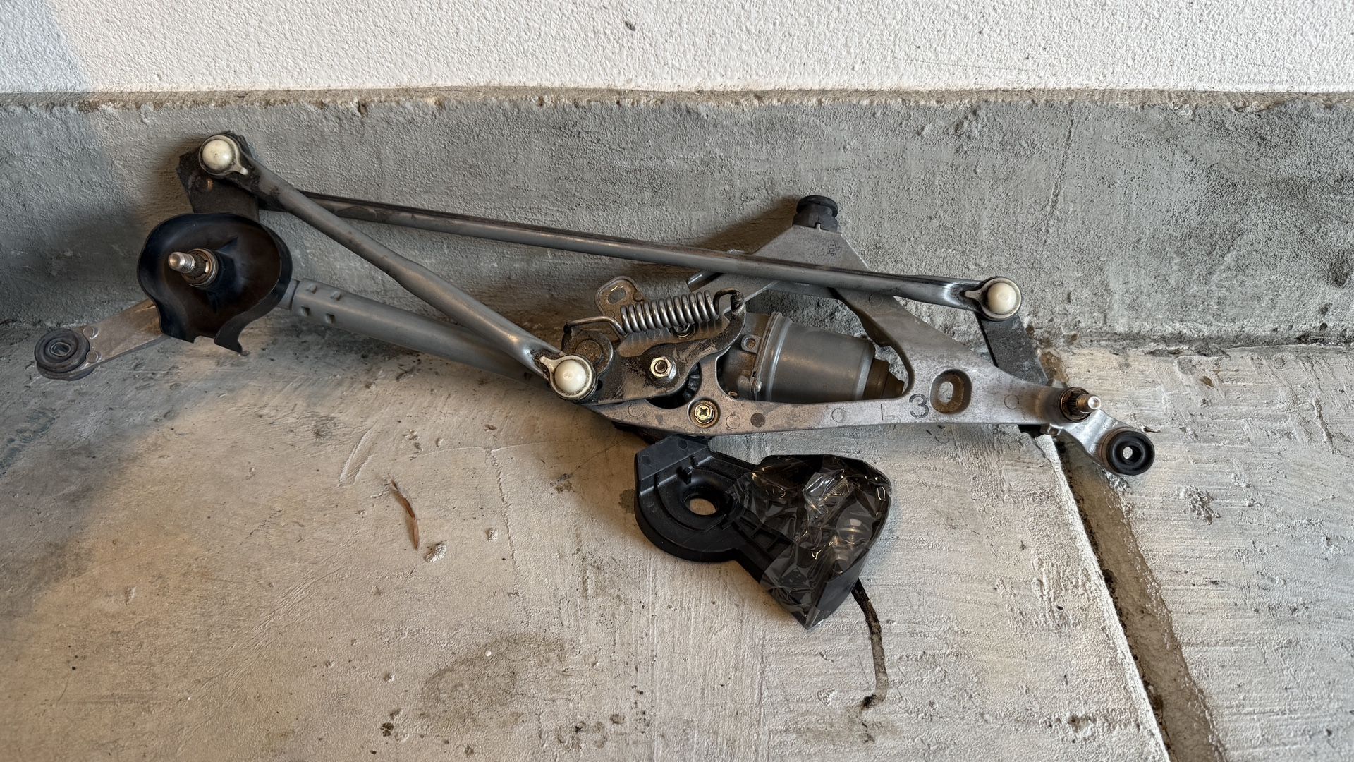 Lexus CT200h Windshield Wiper Motor