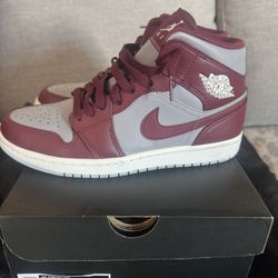 Air Jordan 1Mid 