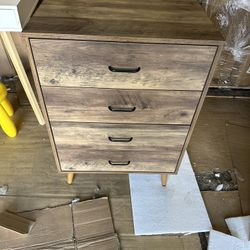 4 Drawer Chest in Natural Walnut