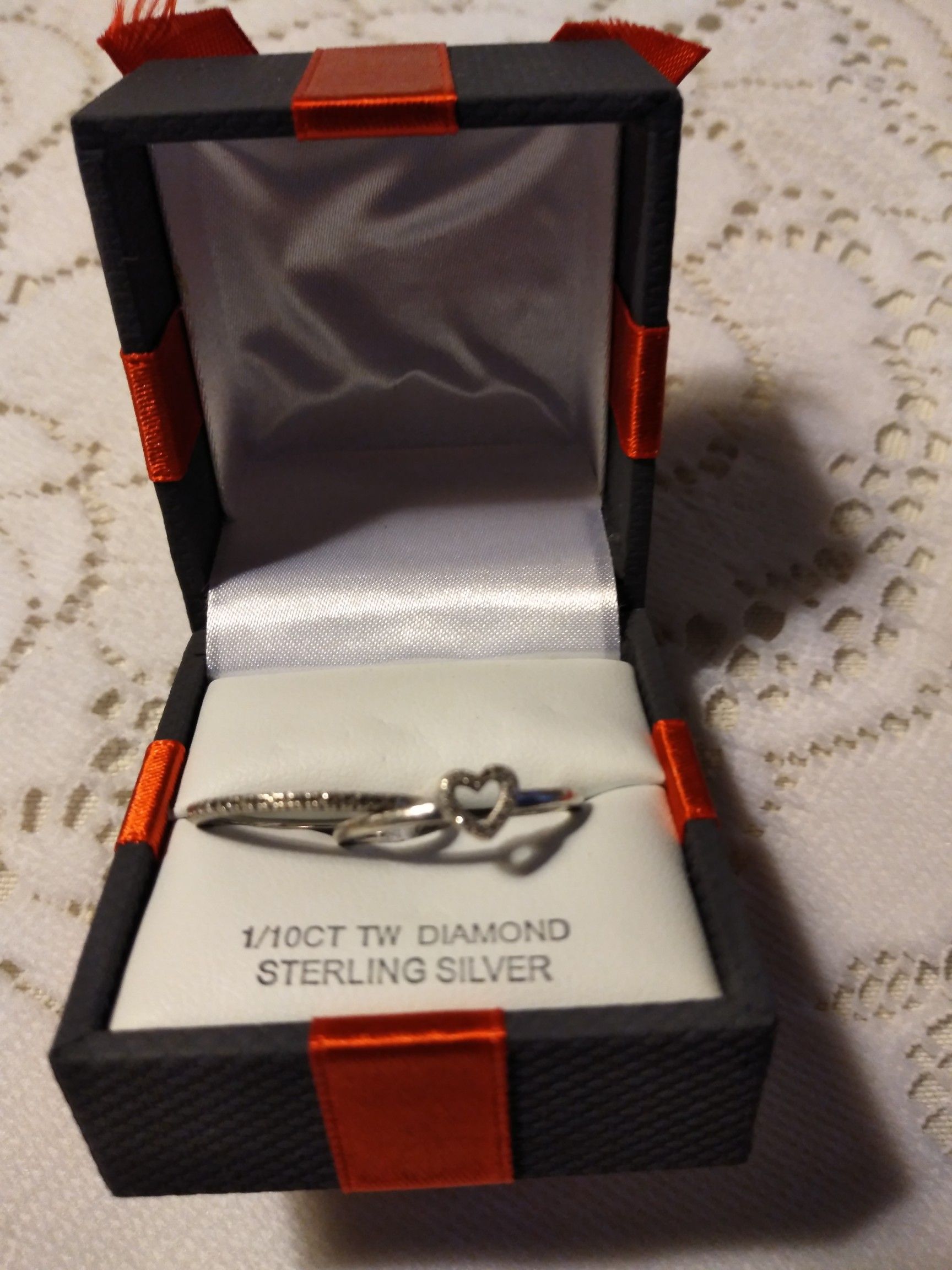 Sterling silver 1/10 cttw diamond ring 2 PC set Sz 7 No issues. Pd. $125.00 Asking $50.00
