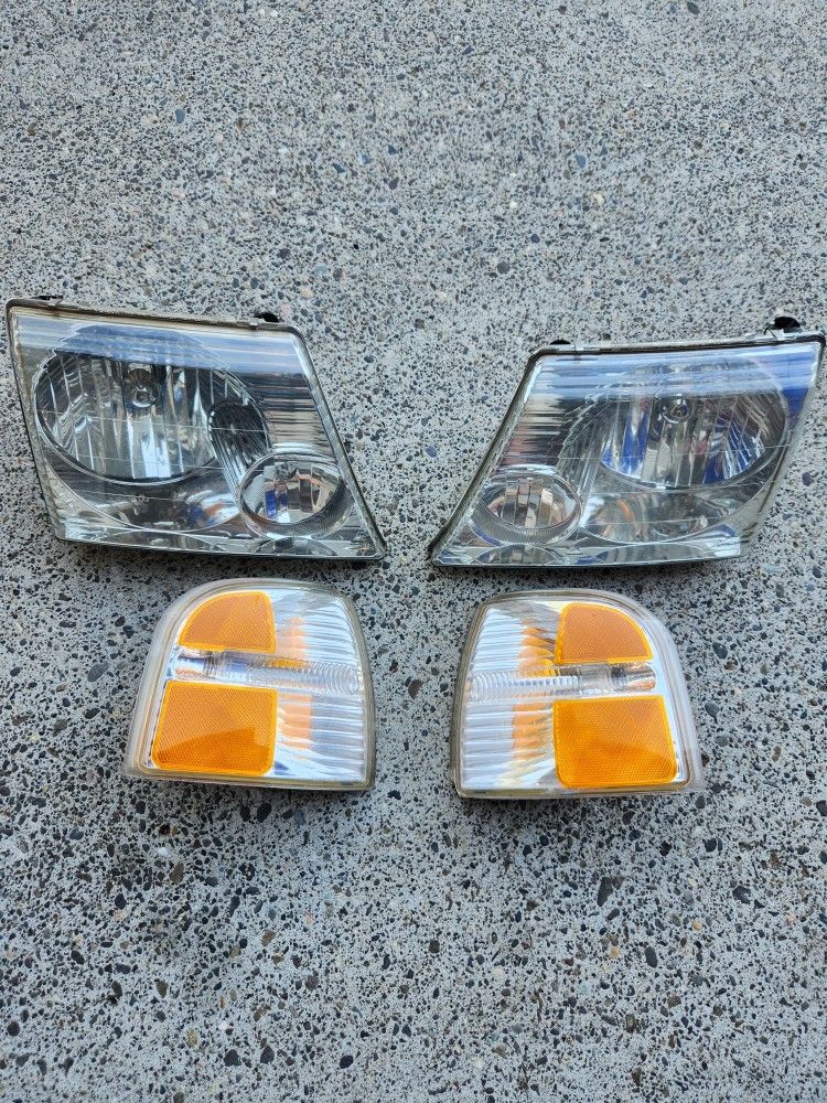 '02-'05 Ford Explorer Original Headlight And Blinker Housing