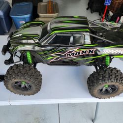 Traxxas Maxx Monster Truck USED! Championsgate, FL area.