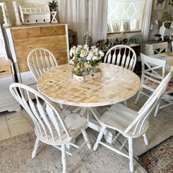 Round Kitchen Table + 4 Chairs