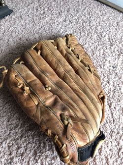 Beautiful Wilson Pro Style big Baseball Mitt This serial number is A 2234