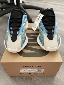 Yeezy 700 V3 Arzareth Size 7.5 