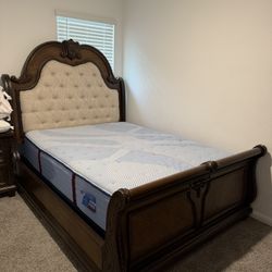 High-End Queen bedroom Set