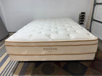 Saatva Classic Plush Queen Mattress & Box Spring - LIKE NEW! Delivery Available