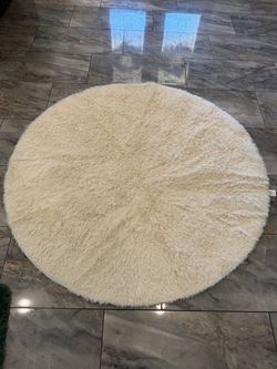 5 ft diameter Round Cream Shag Area Rug