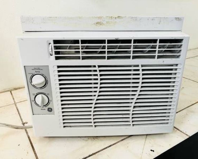 General Electric WINDOW AC Unit 5000 BTU 115 Volt Room Air Conditioner