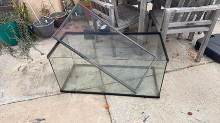 Reptile enclosure