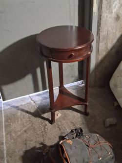 Round Coluem Side Table
