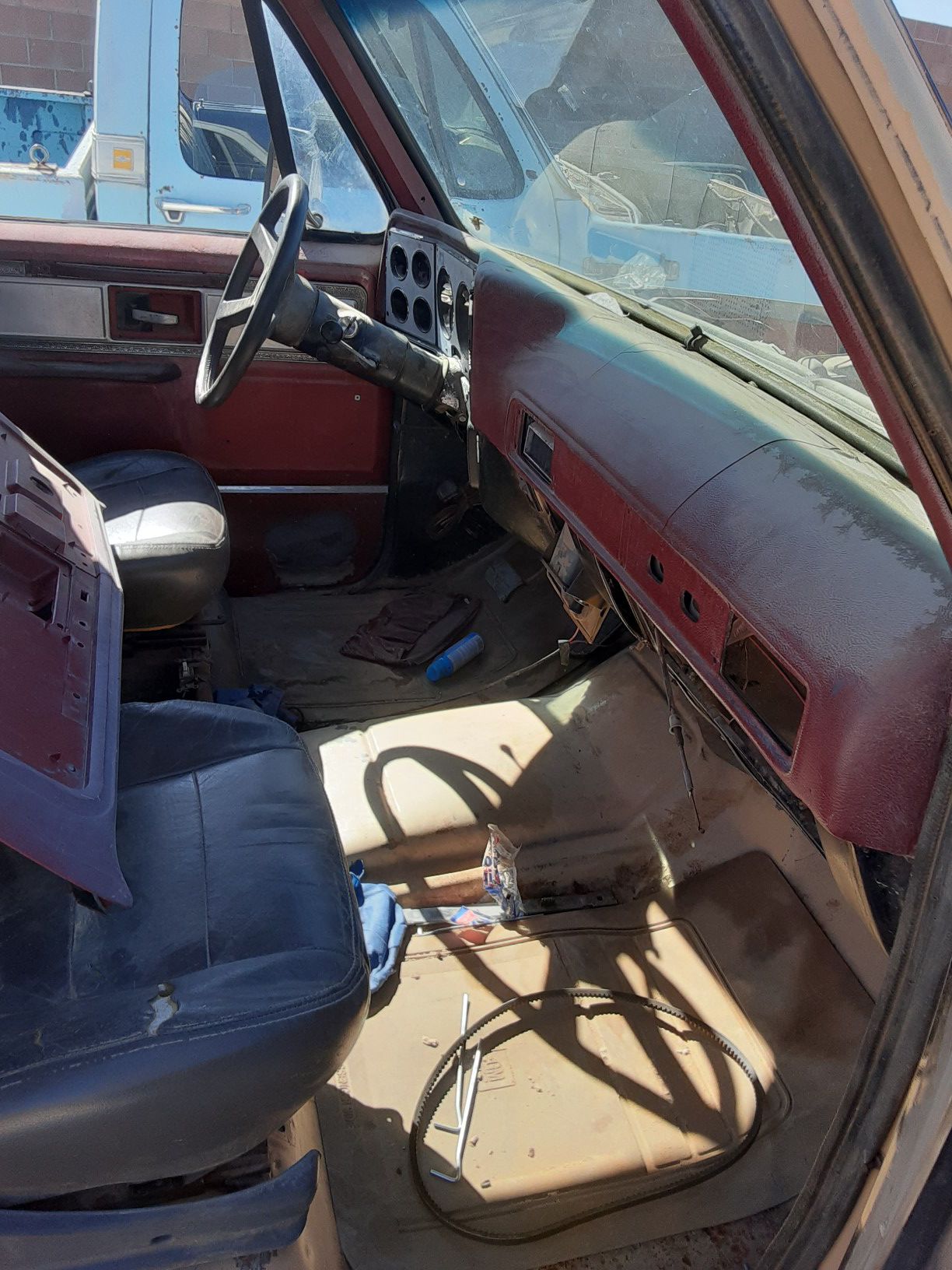 PARTS FOR 73-87 TRUCKS (CAB ONLY ON THIS LISTING ) WITH EVERYTHING INCLUDED EXCEPT DOOR PANELS !!!