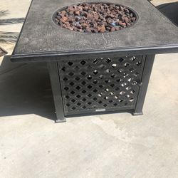 Outdoor fire pit