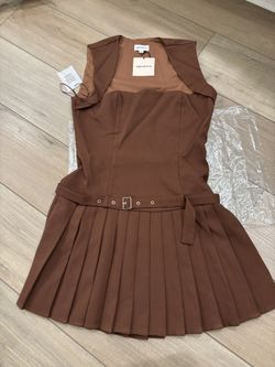 superdown Brown Pleated Sleeveless Mini Dress with Belt Size M