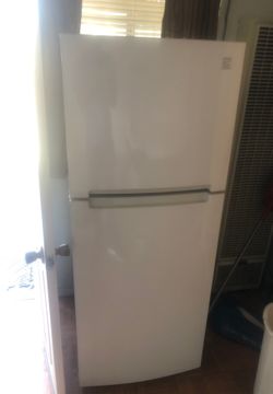 Kenmore - Refrigerator- $100