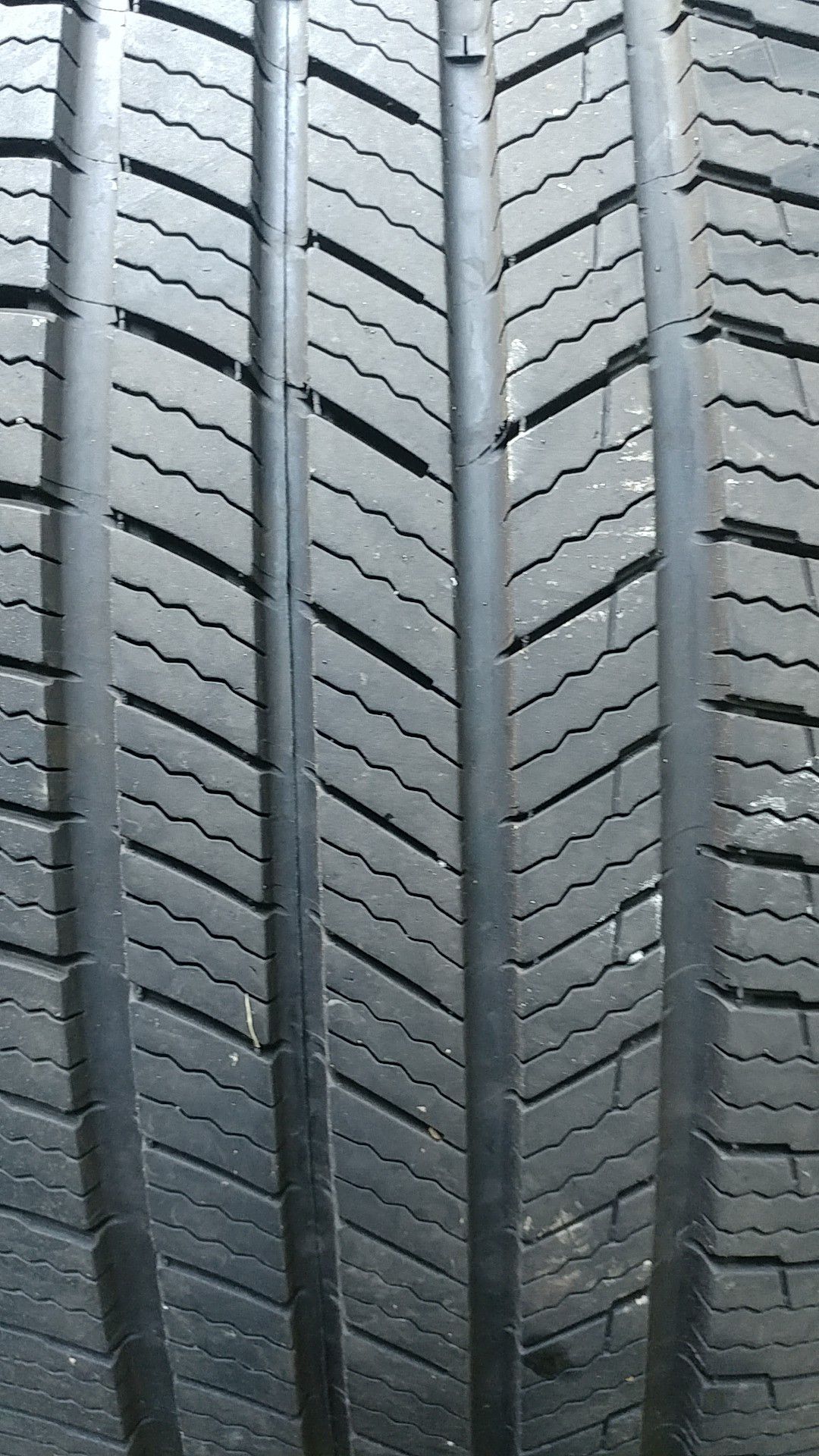 235 60 18 set of 4 used Michelin defender