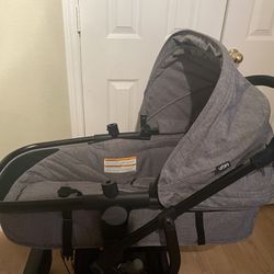 Baby Bassinet And Car seat 3 in 1 