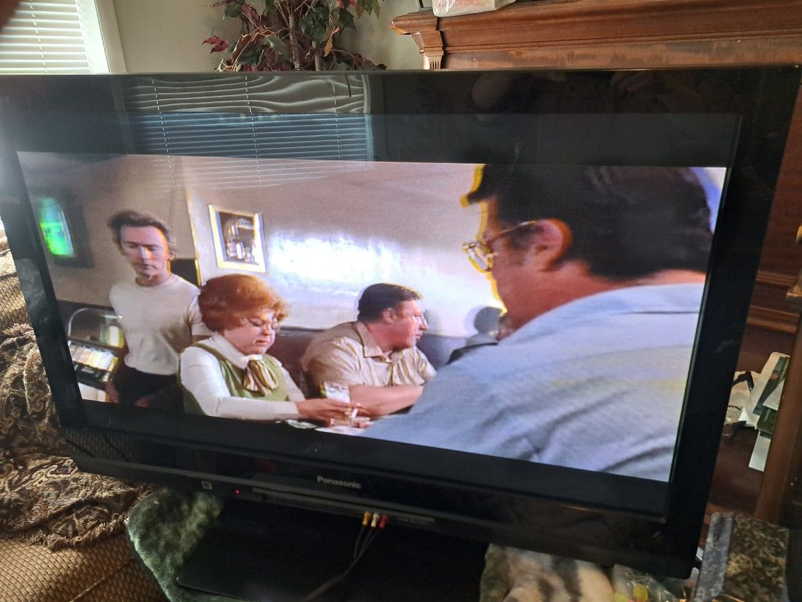 41" panasonic high definition plasma tv works great