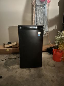 Roomwell Mini Fridge