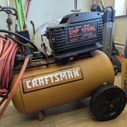Craftsman Single Cylinder 2 HP 12 Gallon Air Compressor 