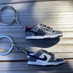 3d Nike SB supreme dunk sneaker/shoe keychain
