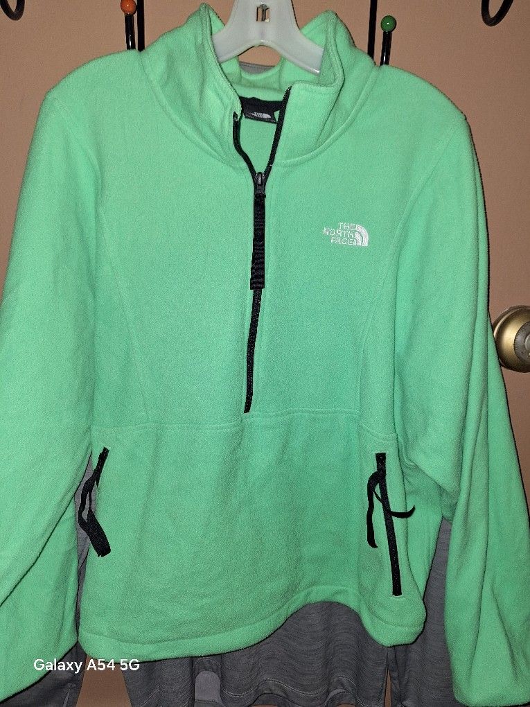 The North Face women Attitude 1/4 Zip Fleece Pullover Green Size XXL i think its a large $45