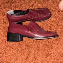 Red vintage heeled loafer