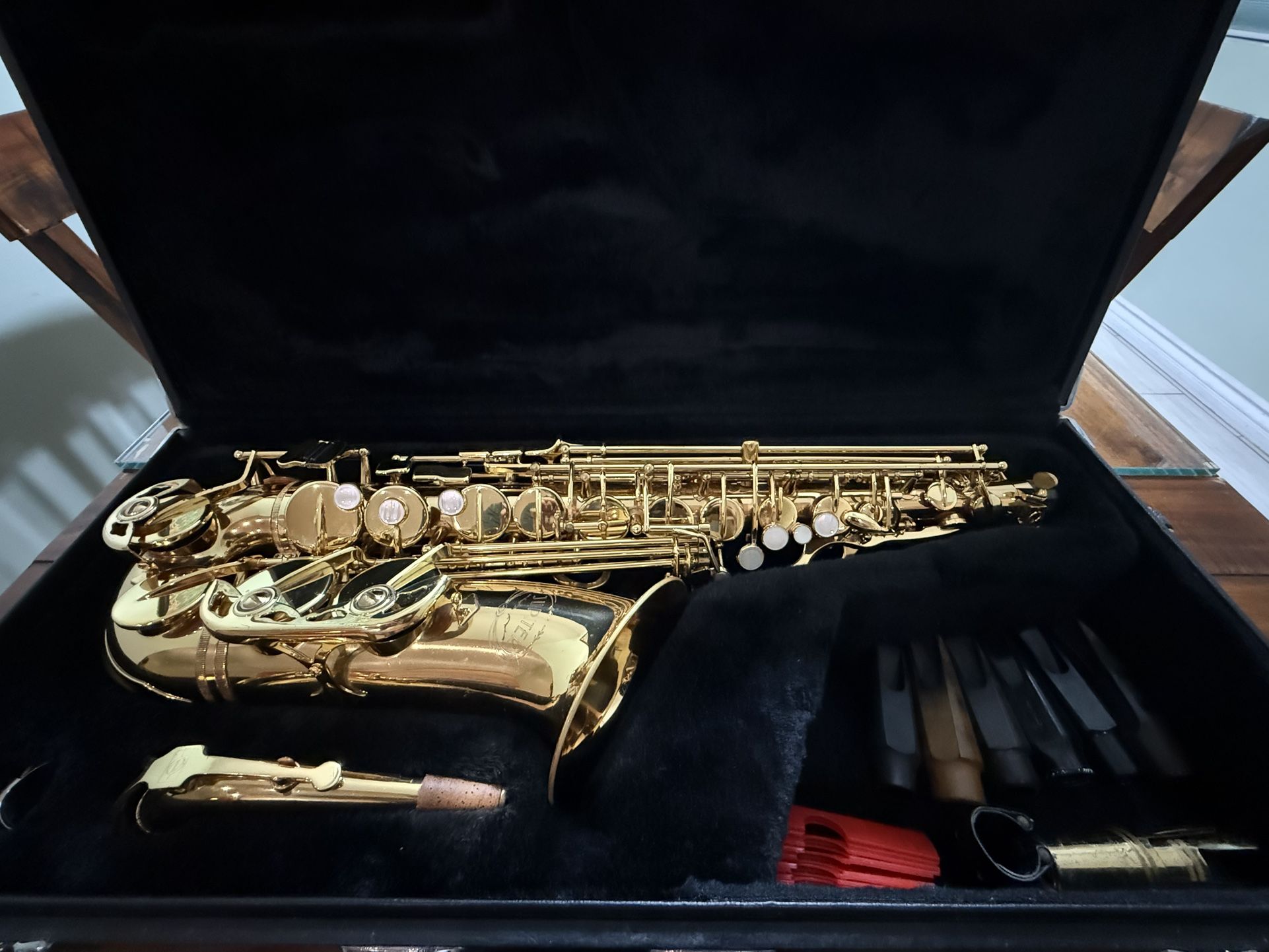 Jupiter JAS Alto Saxophone 767 with hard case
