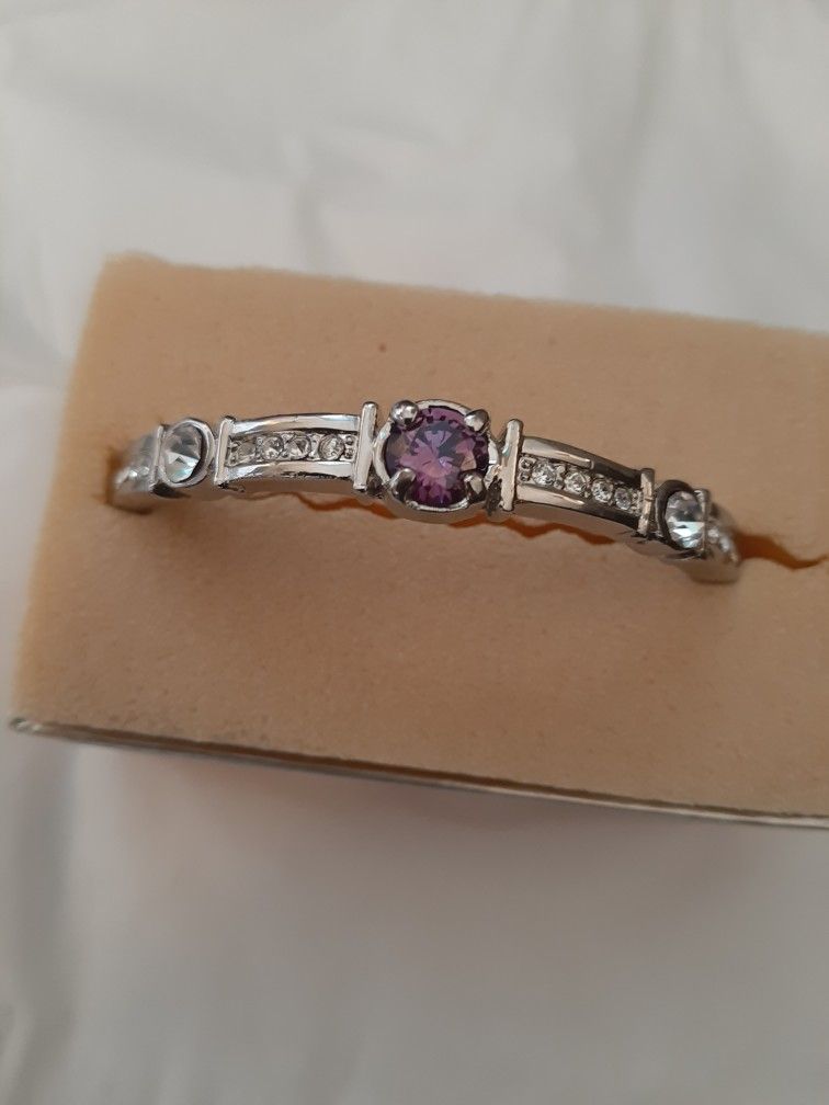 New Platinum Tone Tarnish Free Bracelet 