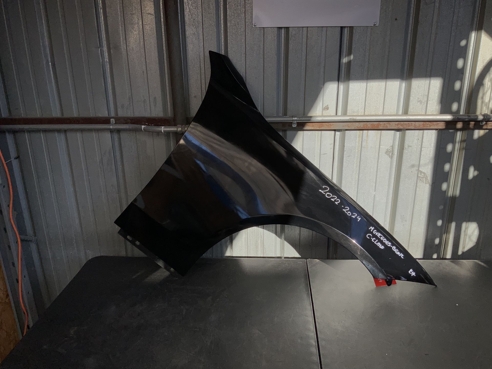 2022 2023 2024 MERCEDES-BENZ C-CLASS RIGHT SIDE FENDER OEM USED