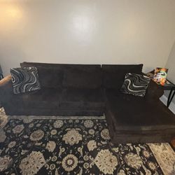 Large Sectional Couch !! 