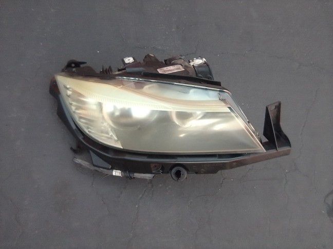 2009-2011 Bmw 328i (3 Series) Headlight With Light Bulbs And Assembly.
