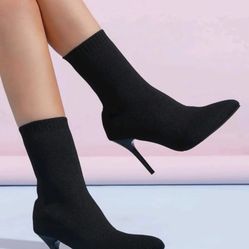 Pointed Elastic Booties