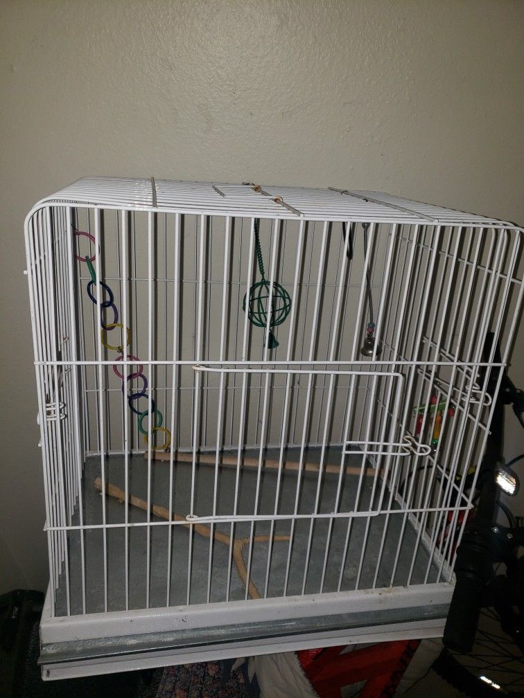Bird Cage With Metal Bottom 