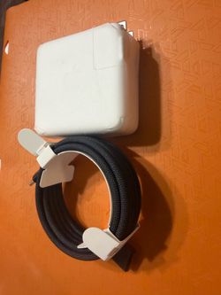 Apple laptop charger (type c)