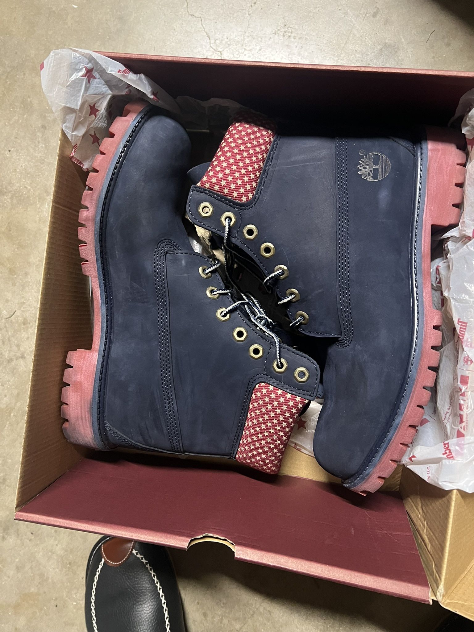 Men’s Timberland 6in Worn 2x Size 9.5 NAVY BOOTS  for sale