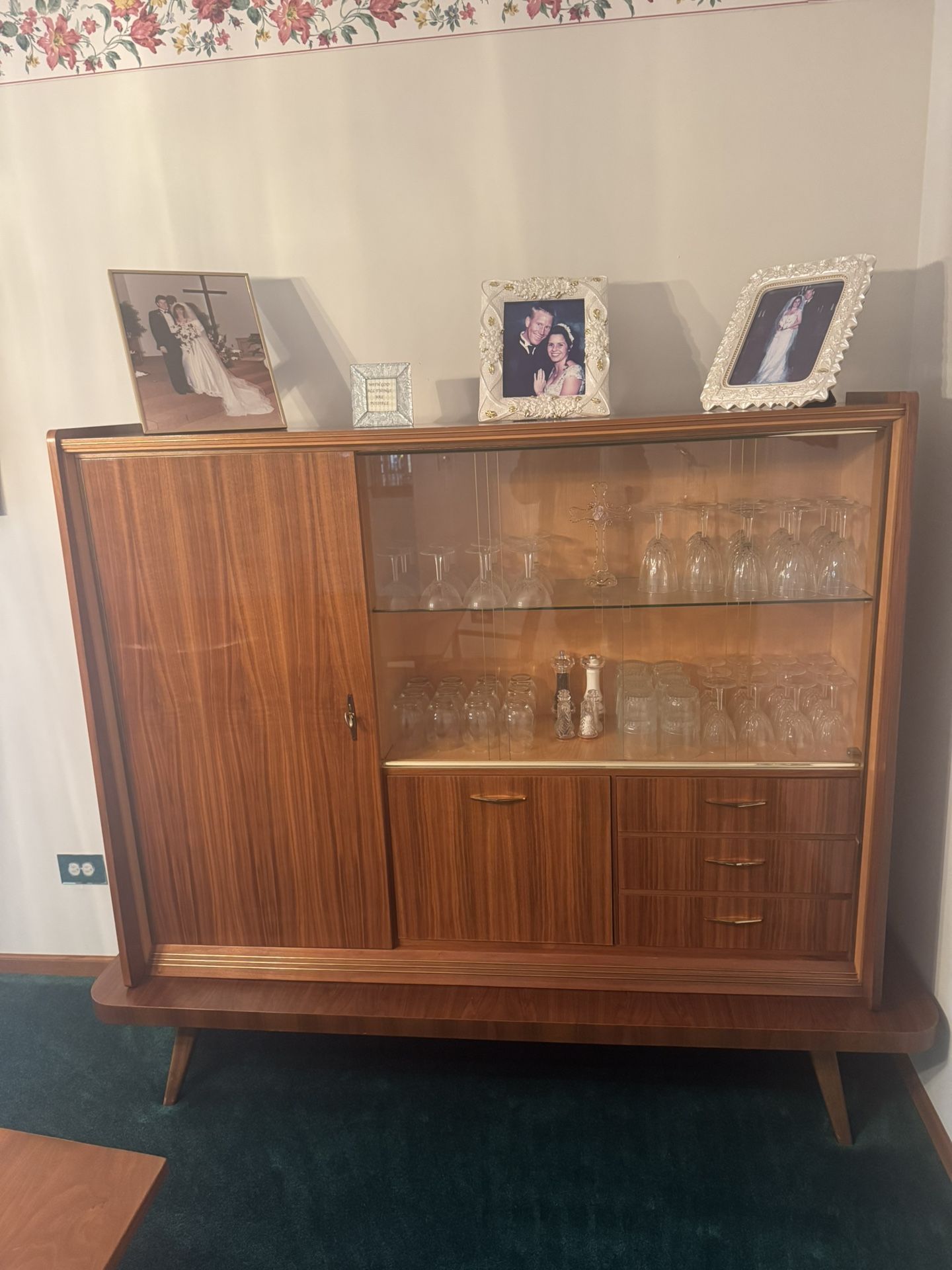 Mid Century Modern Hutch/China Cabinet 