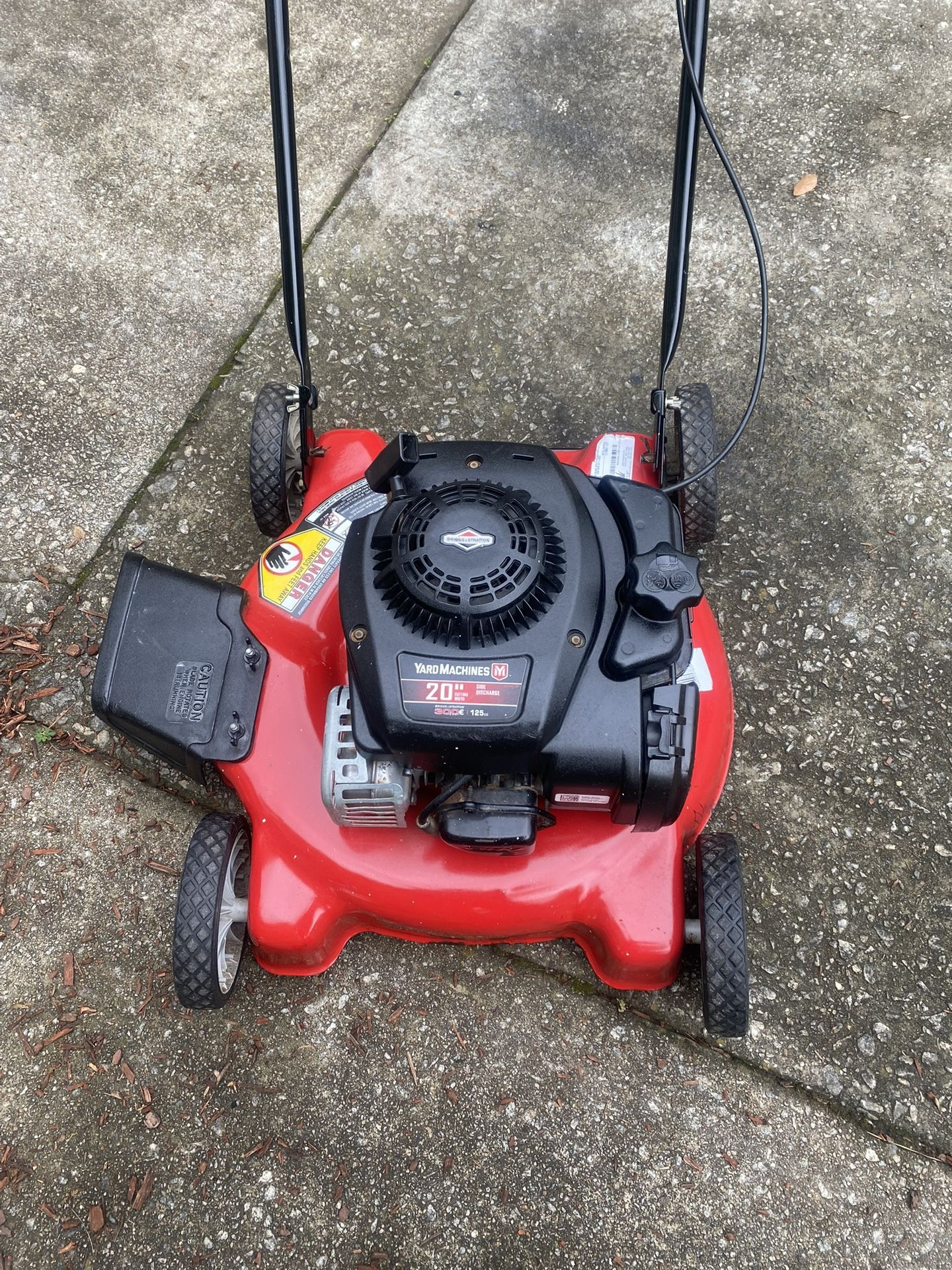 Yard Machines 300E. /. 125cc. Push Lawn Mower