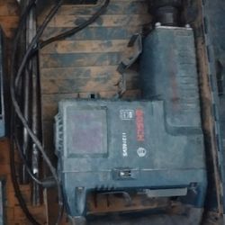 Roto Martillo Se Ve Viejo Pero Jala Bien Machín.Yo Lo Pongo En 300 Para Q Me Ofrescan