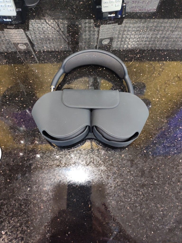 Apple Airpod Max Over Ear Headphones