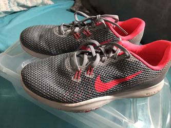 Nike’s pink and grey women’s 7 1/2