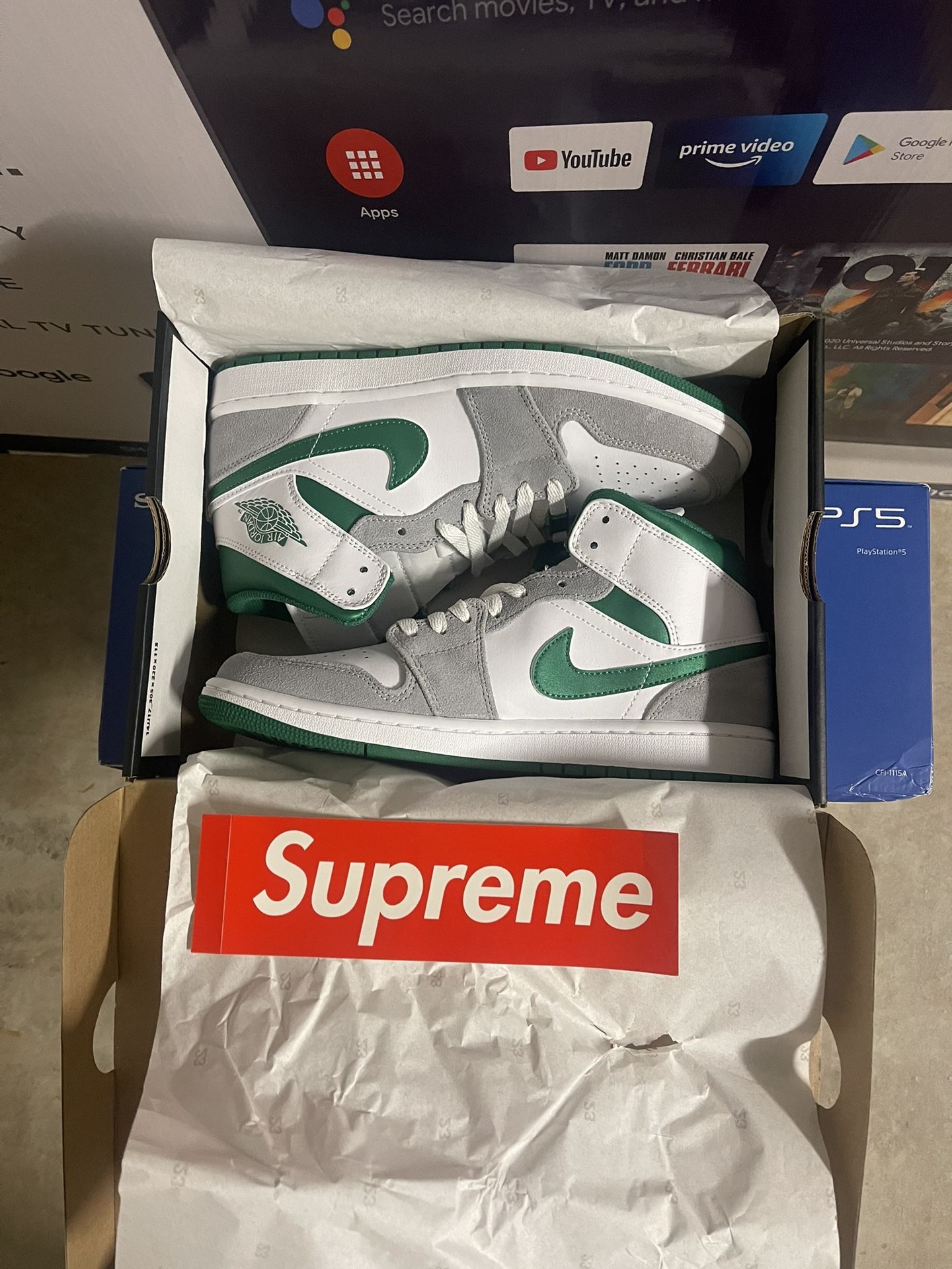 Jordan 1 Mid Green