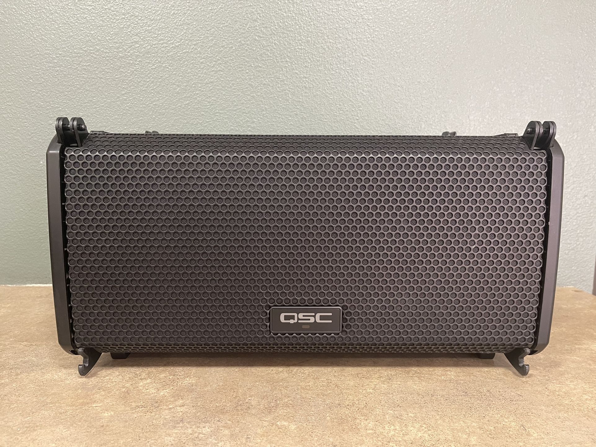 QSC LA108 Line Array Speaker