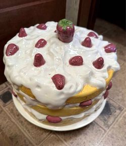 Vintage Strawberry Shortcake Ceramic Stand