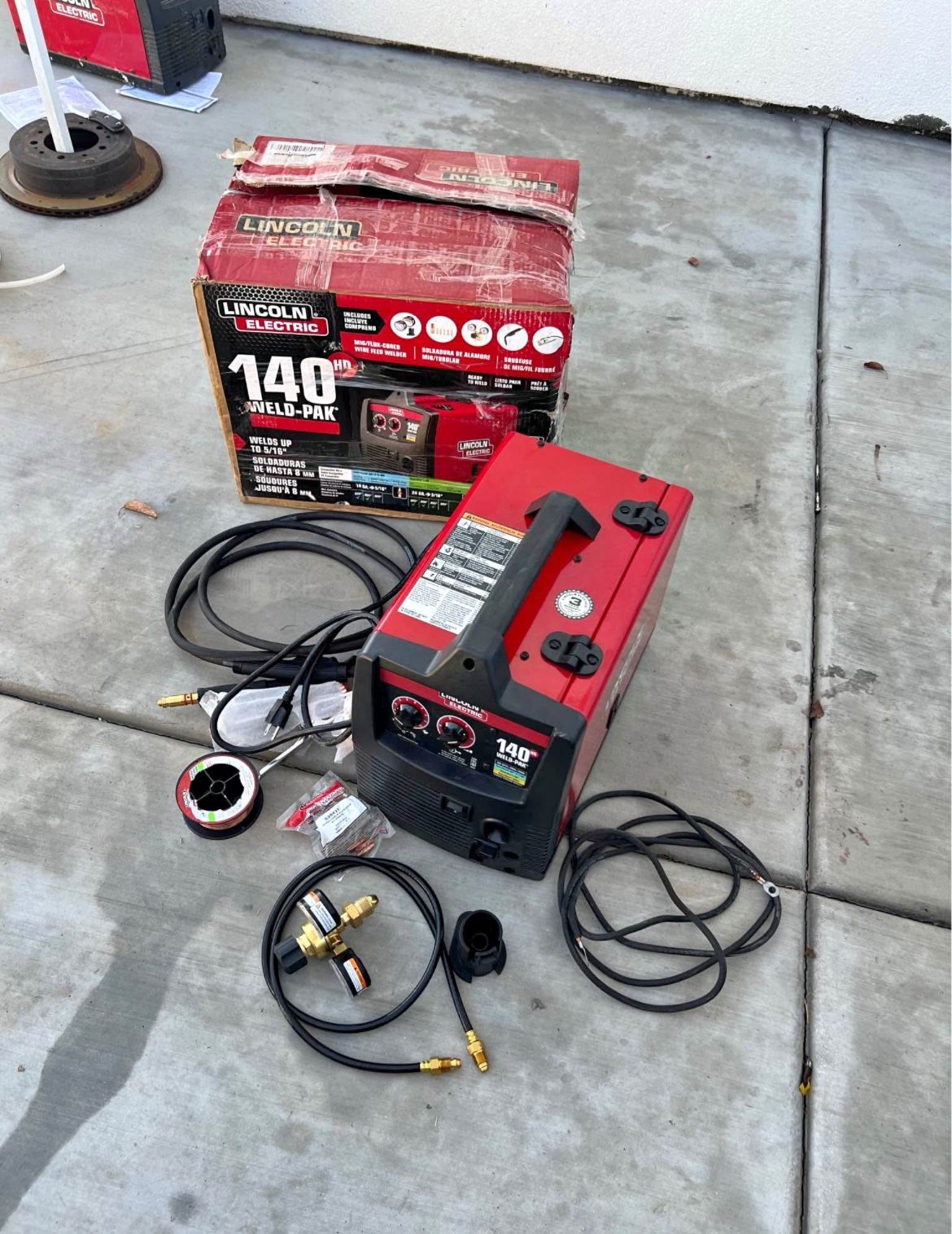 Lincoln Electric 140 Amp Weld Pak 140 HD MIG Wire Welder w/Magnum 100L Gun, Sample Spools MIG Wire a