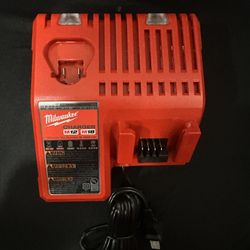 Milwaukee M12 / M18 Battery Charger (new)