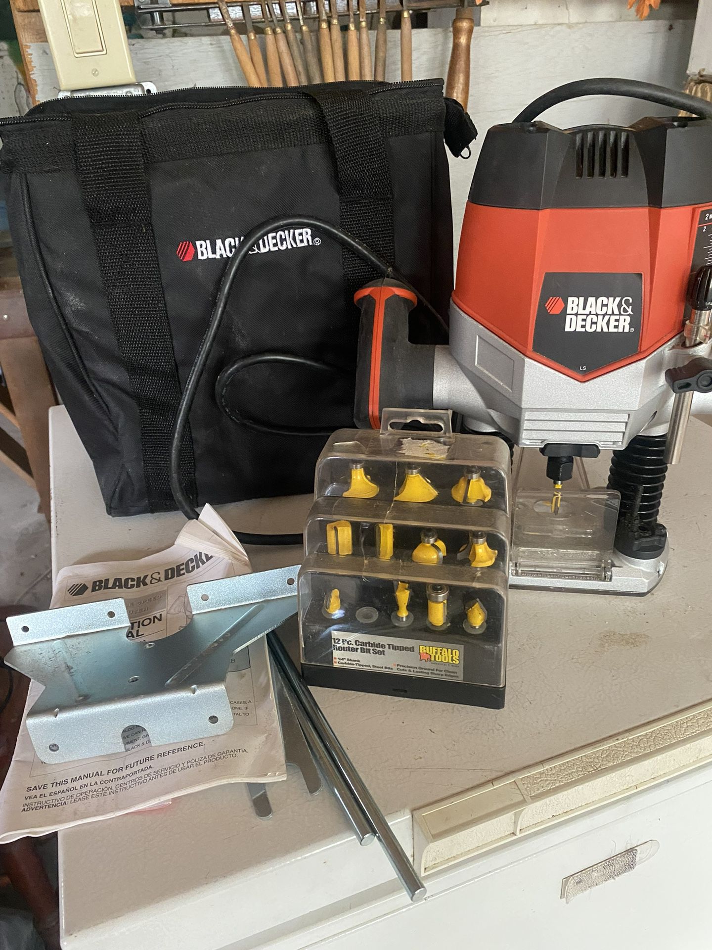 Black and Decker Router with bit set 