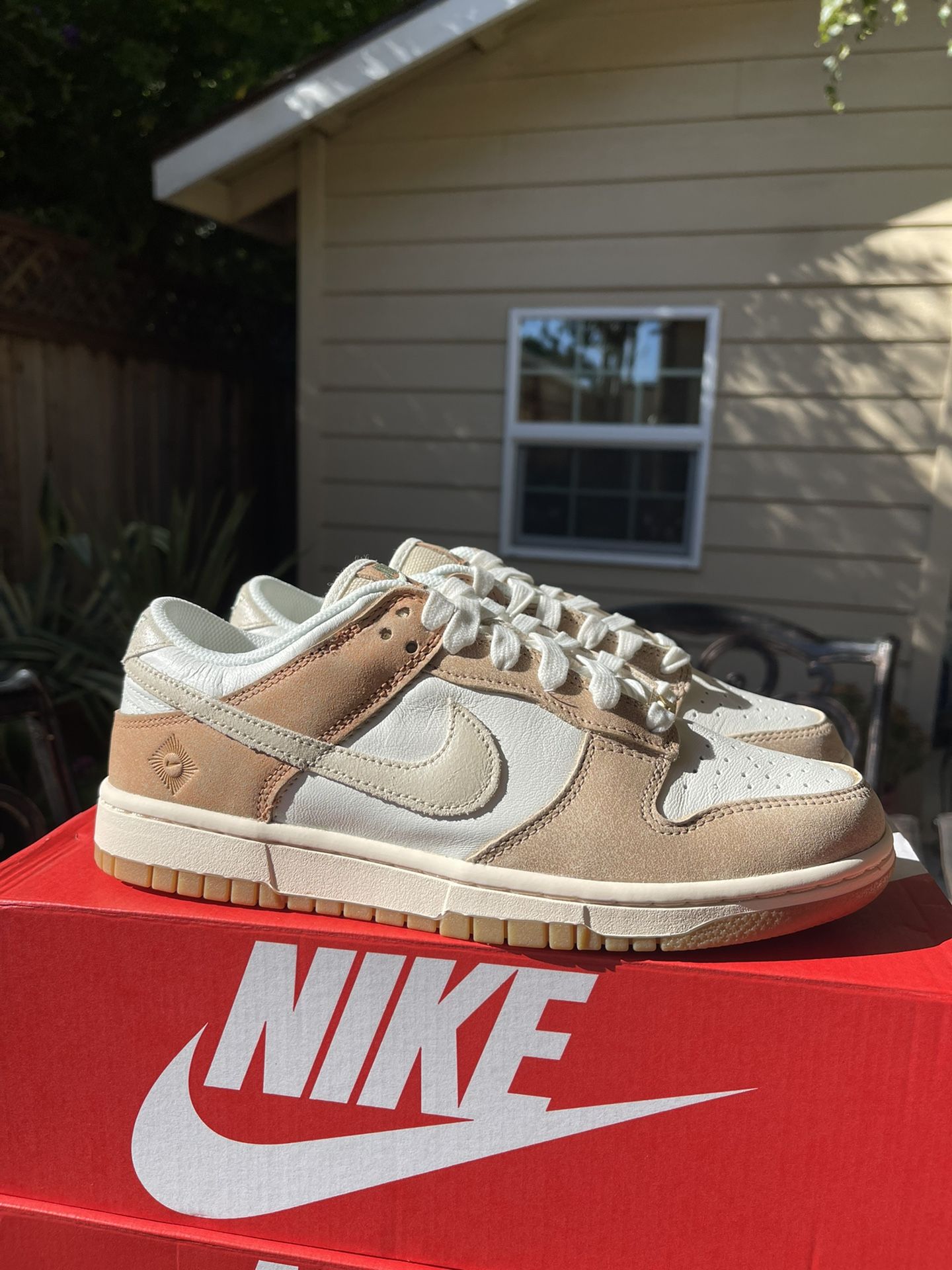 Nike Dunk Low SE Australia Size 9.5 Women's FN7645-133 NEW DS